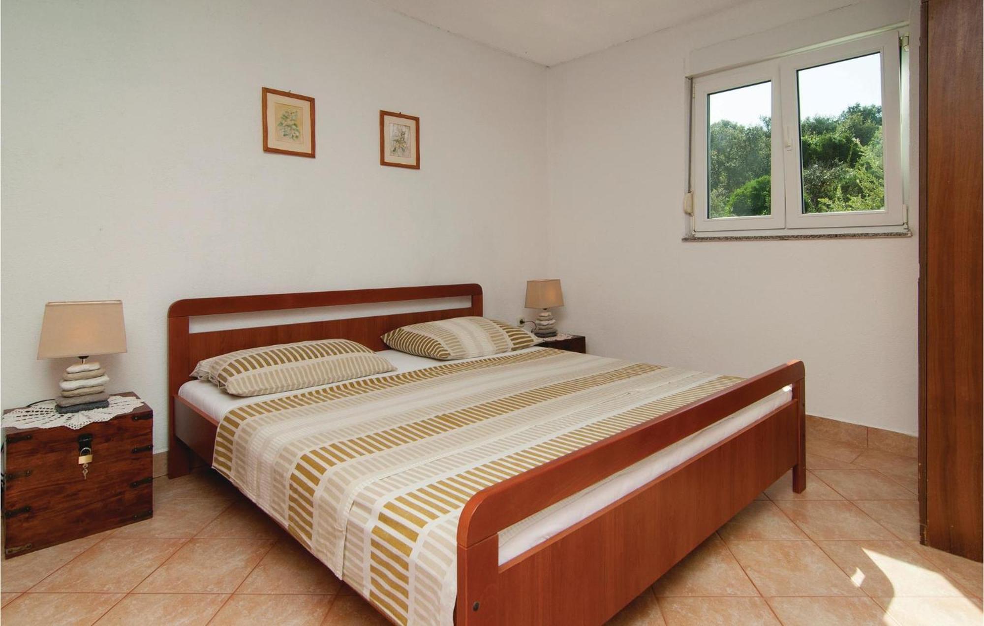 2 Bedroom Awesome Apartment In Drvenik Veliki ภายนอก รูปภาพ