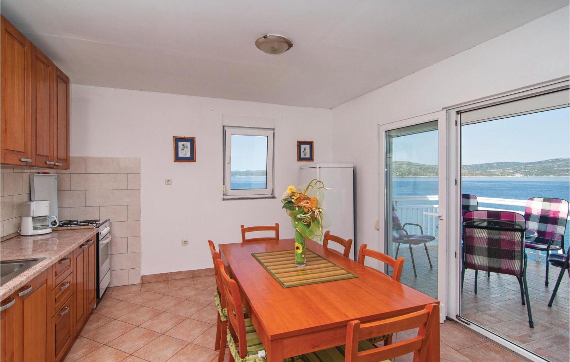 2 Bedroom Awesome Apartment In Drvenik Veliki ภายนอก รูปภาพ