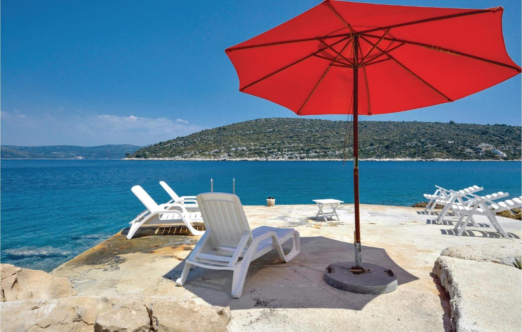 2 Bedroom Awesome Apartment In Drvenik Veliki ภายนอก รูปภาพ